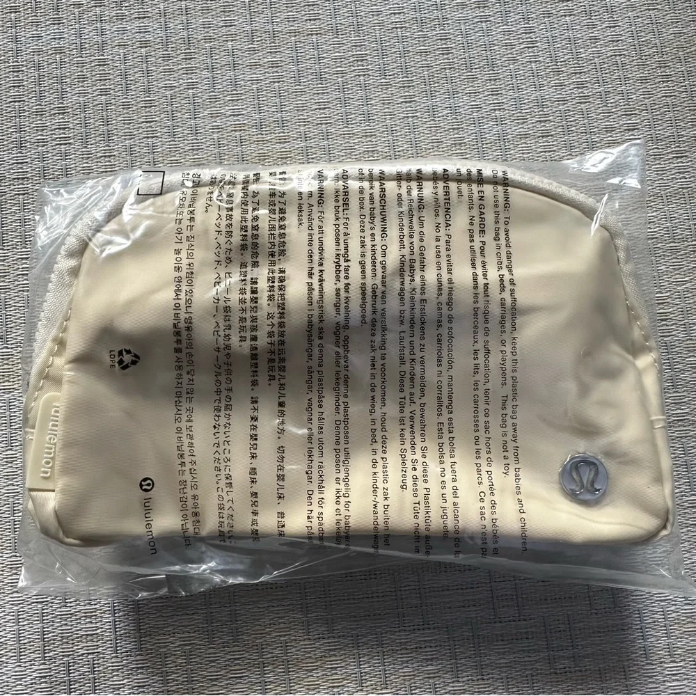 Lululemon Buttercream Belt Bag - Picture 6 of 7